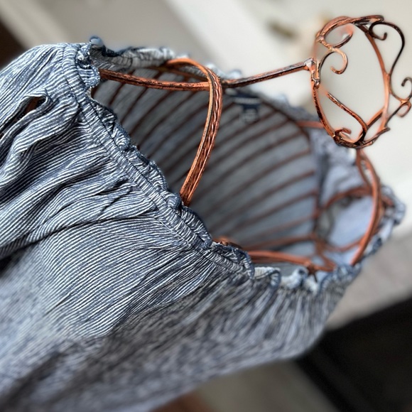 American Eagle Outfitters Women’s Off Shoulder Navy Striped Beautiful Top Small - Picture 8 of 14